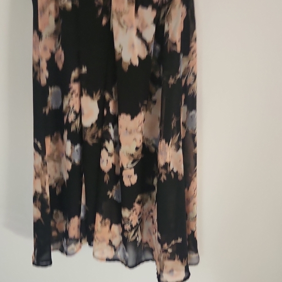 Beautiful Dress- Black Floral - Picture 4 of 4